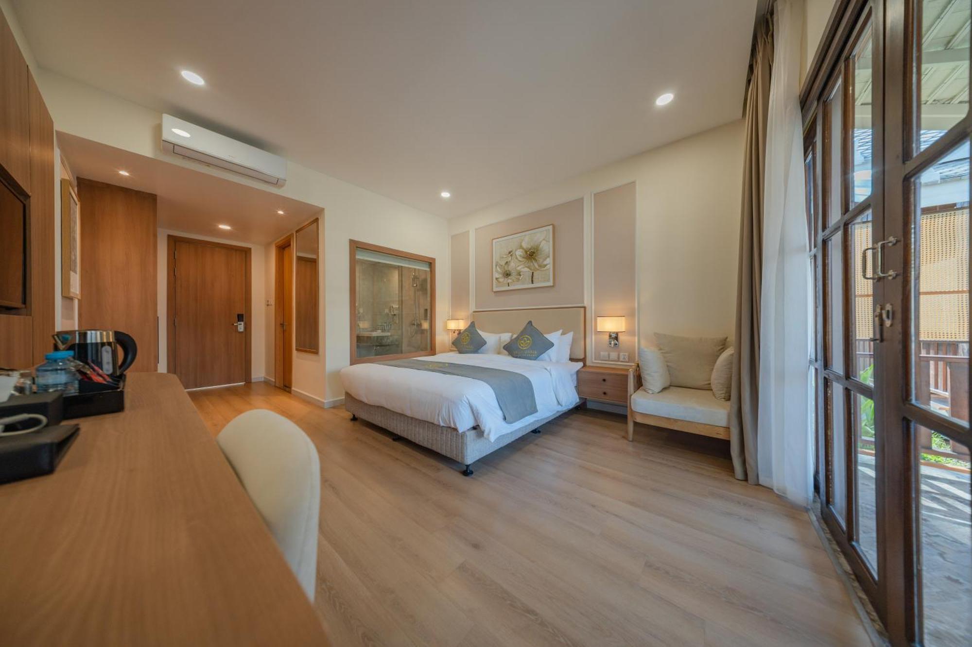 King Room Lake View